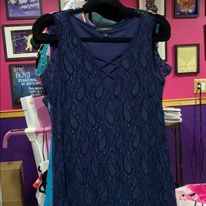 Sleeveless lace dress with underlay